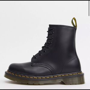 Black Doc Martens classic smooth size 8.5